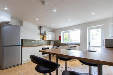 6 bed house, Crwys Place, Plasnewydd, Cardiff, CF244NS - Image 1